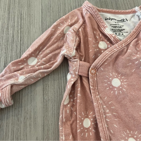 Matching long sleeve top and pant set - Picture 2 of 5